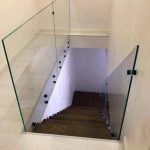 стекляное ограждение лестницы